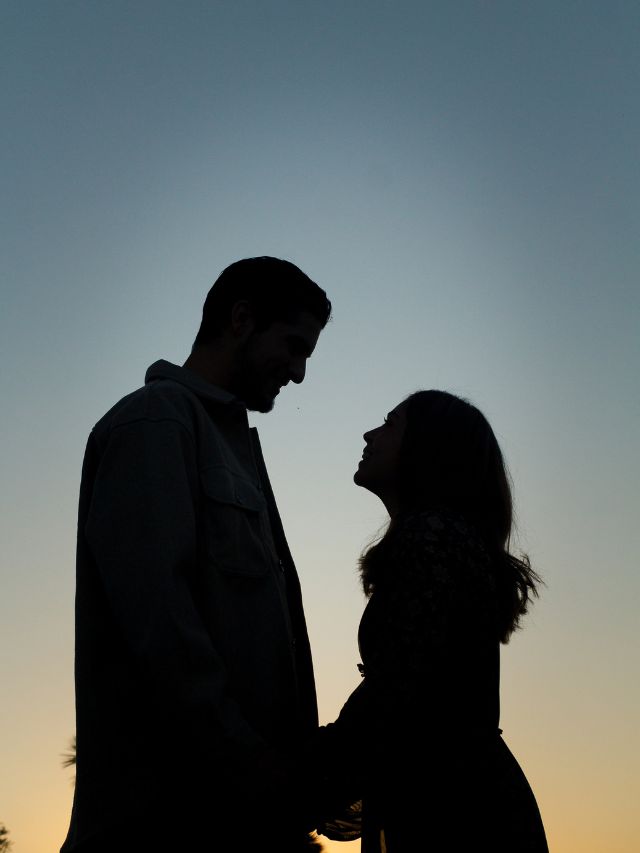couple silhouette at sunset