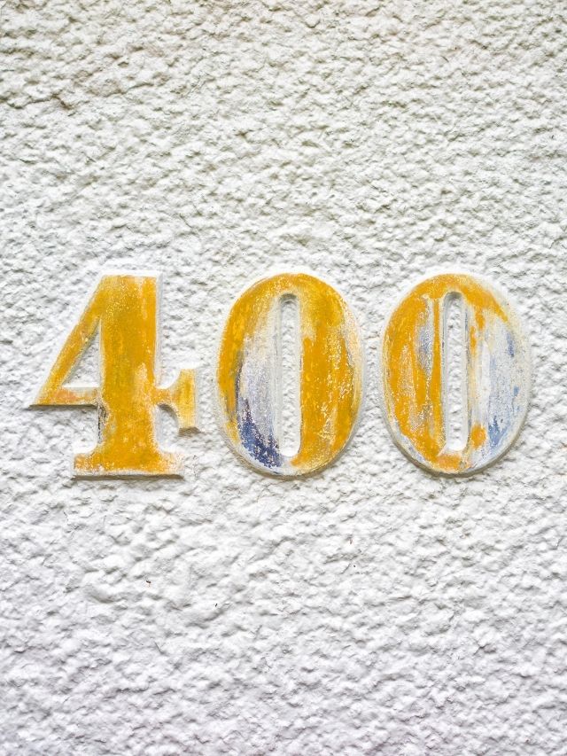 400 number sign on wall