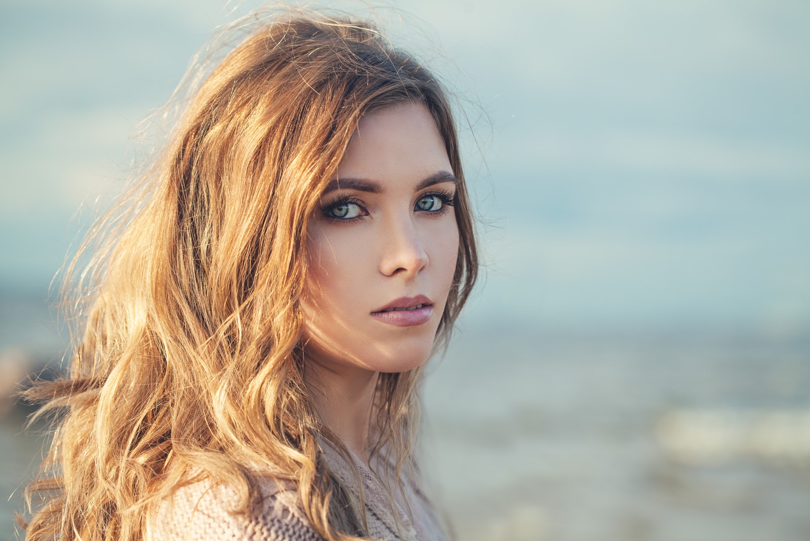 woman with curly hairstyle