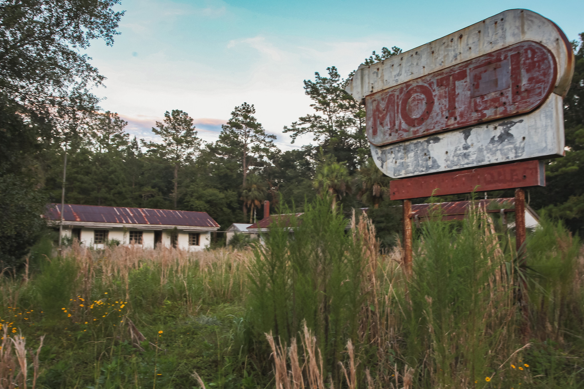 Riverside Motel