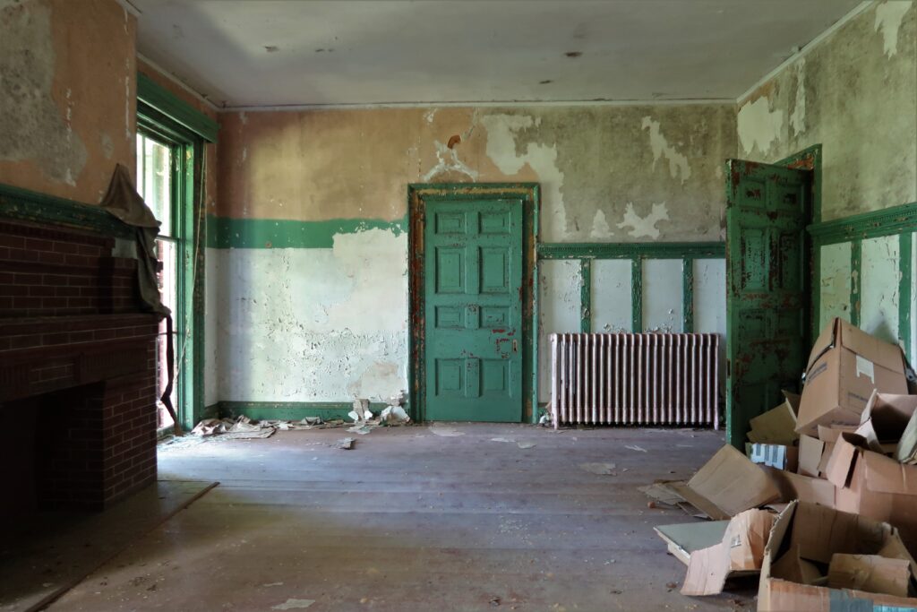 Abandoned Dunnington Mansion in Virginia