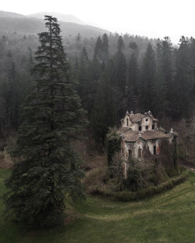 Villa de Vecchi: The Abandoned Haunted Mansion of Cortenova, Italy