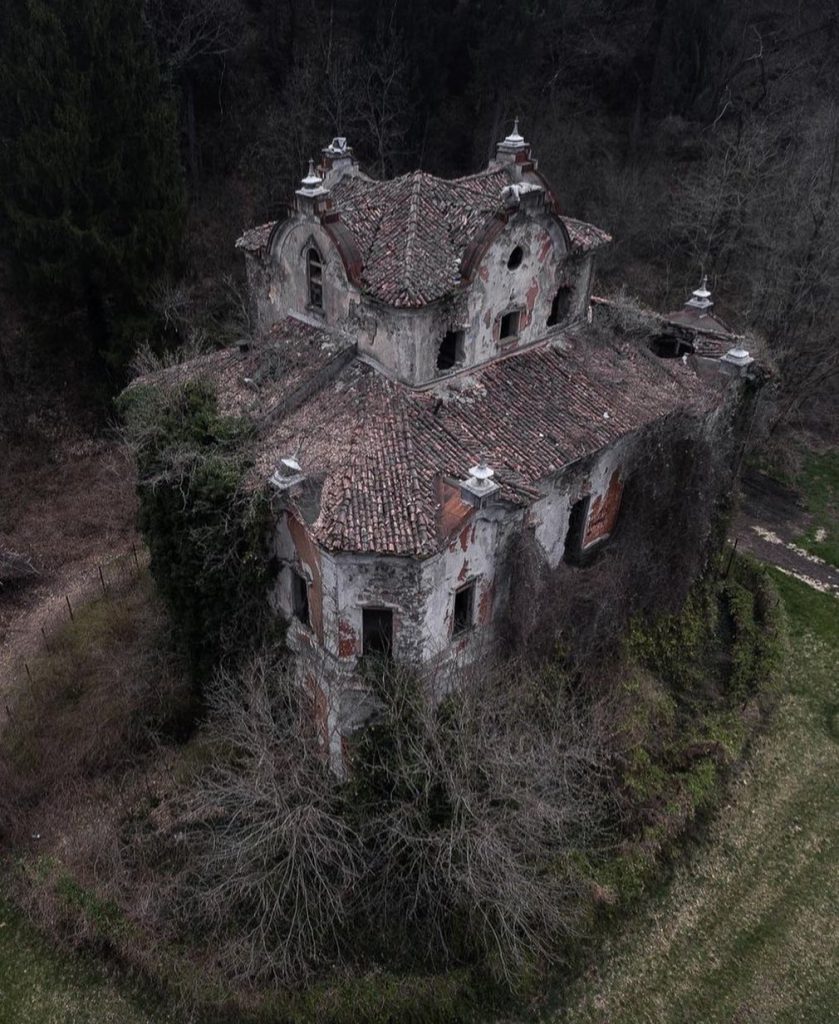 Villa de Vecchi: The Abandoned Haunted Mansion of Cortenova, Italy