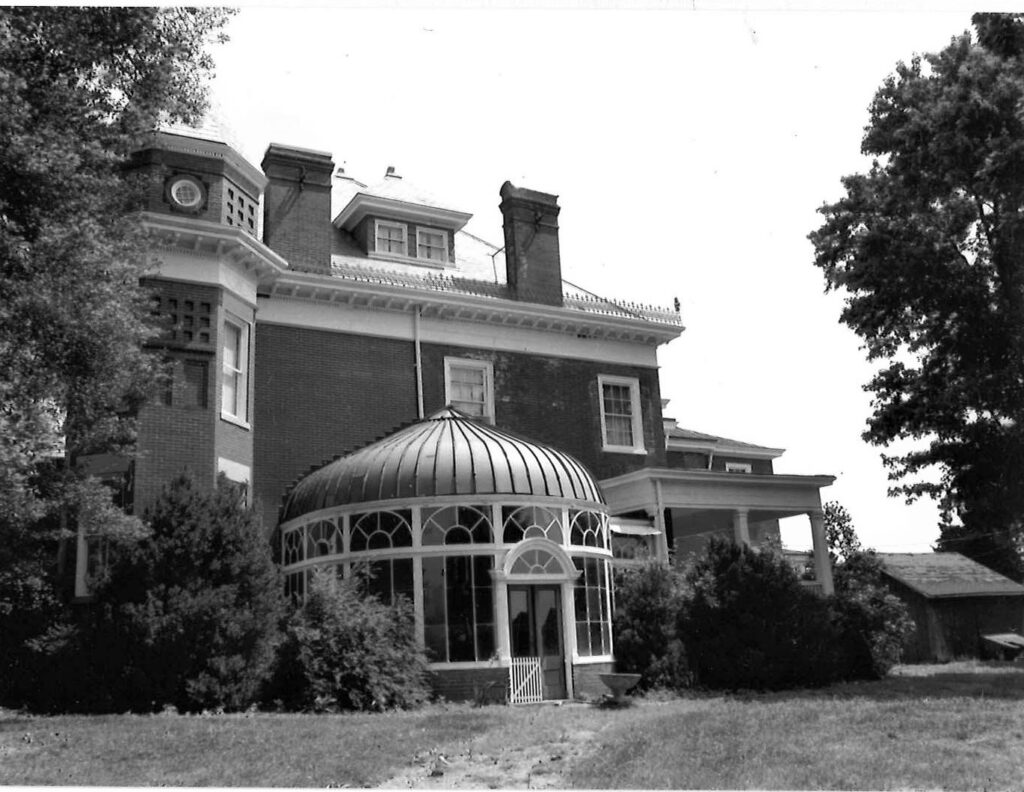 Abandoned Dunnington Mansion in Virginia