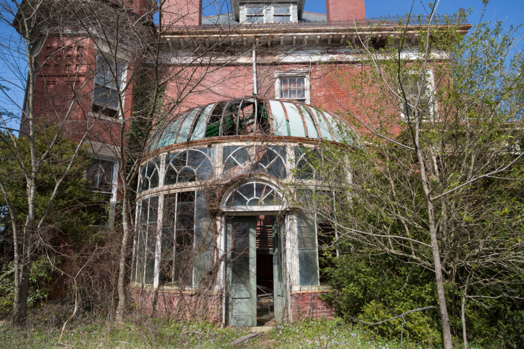 Abandoned Dunnington Mansion in Virginia