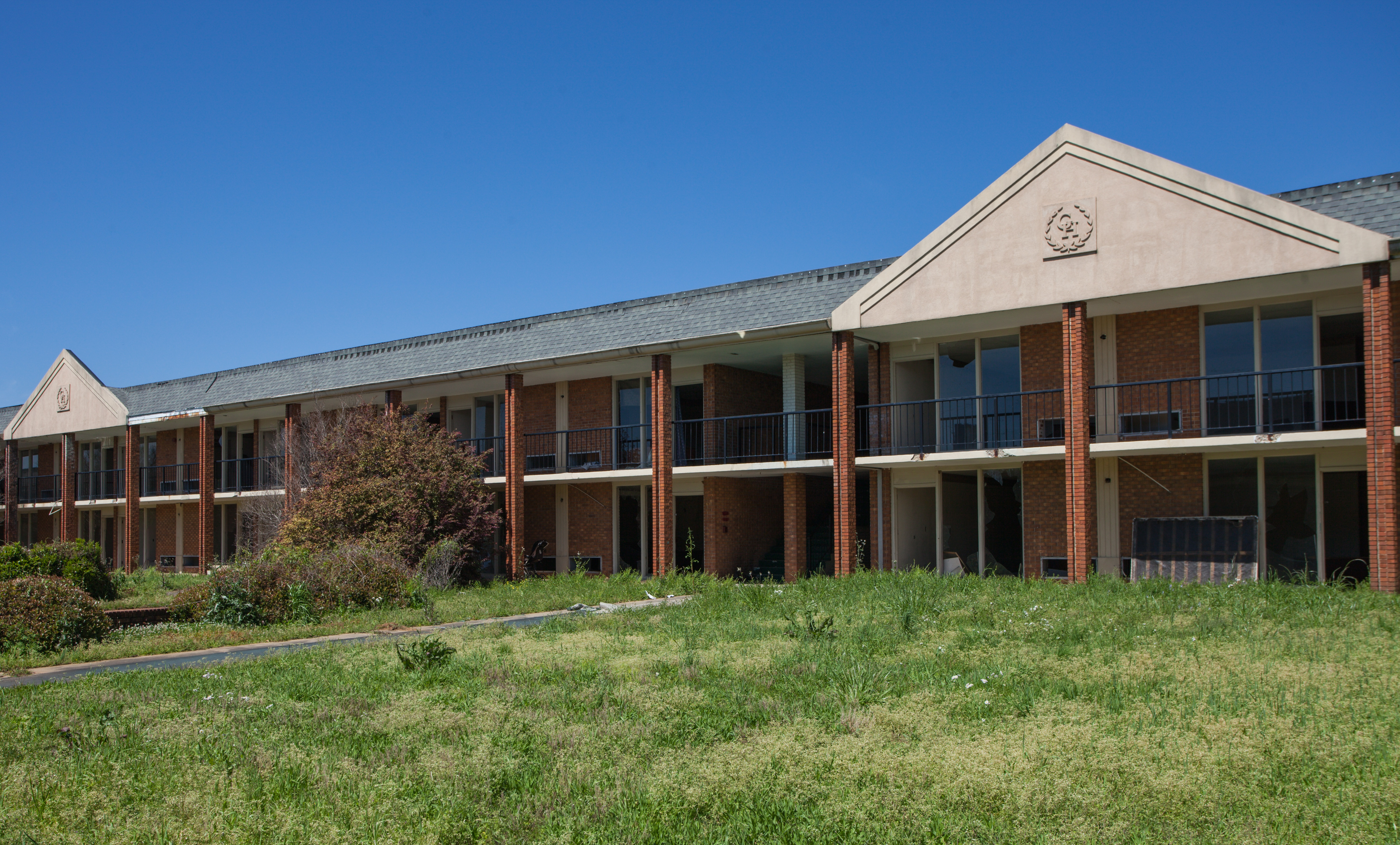 Governor's House Motel